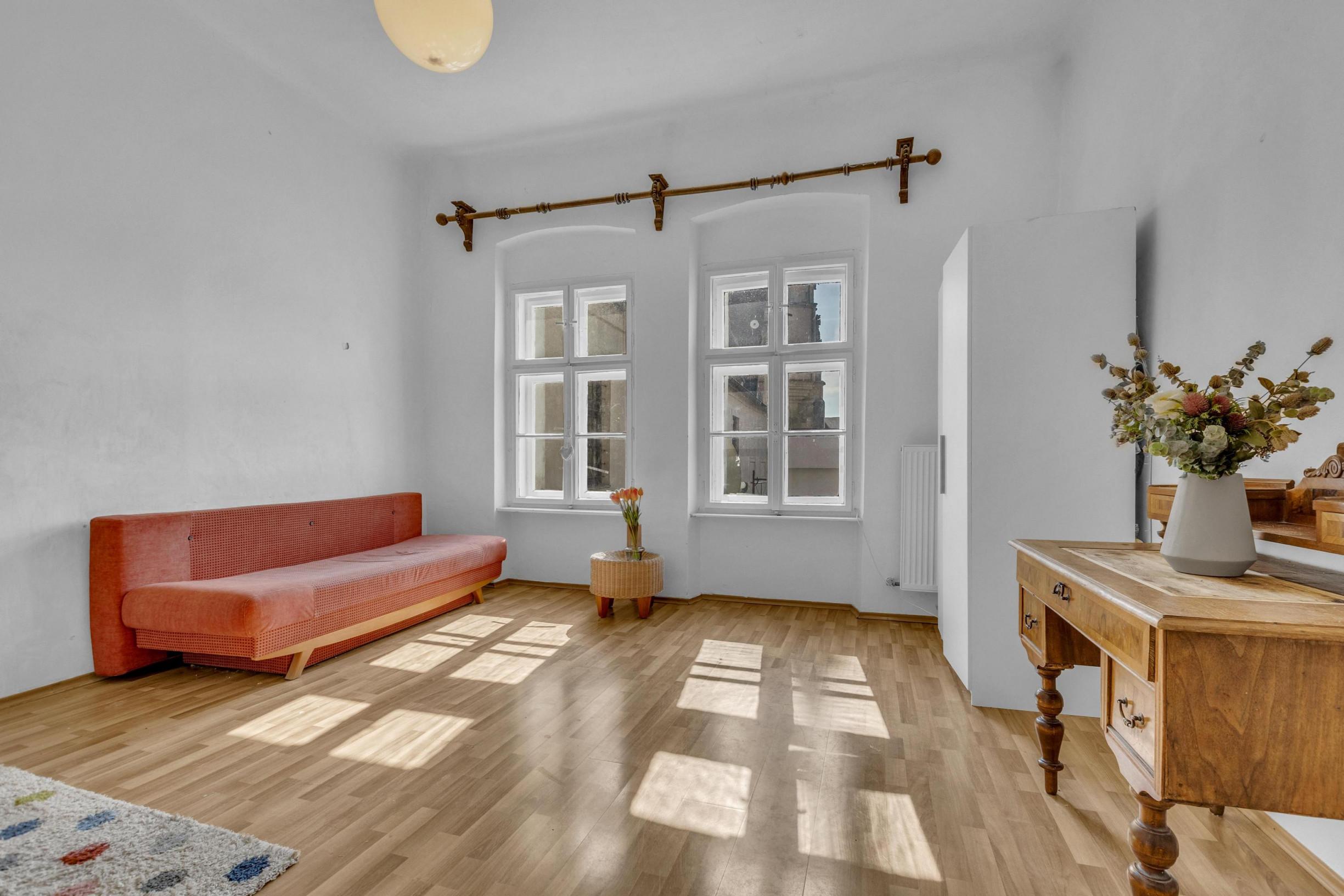 FRANK ZICHER – Predávame 2i byt s podkrovím / for sale: 2-room apartment with an attic and a valid permit