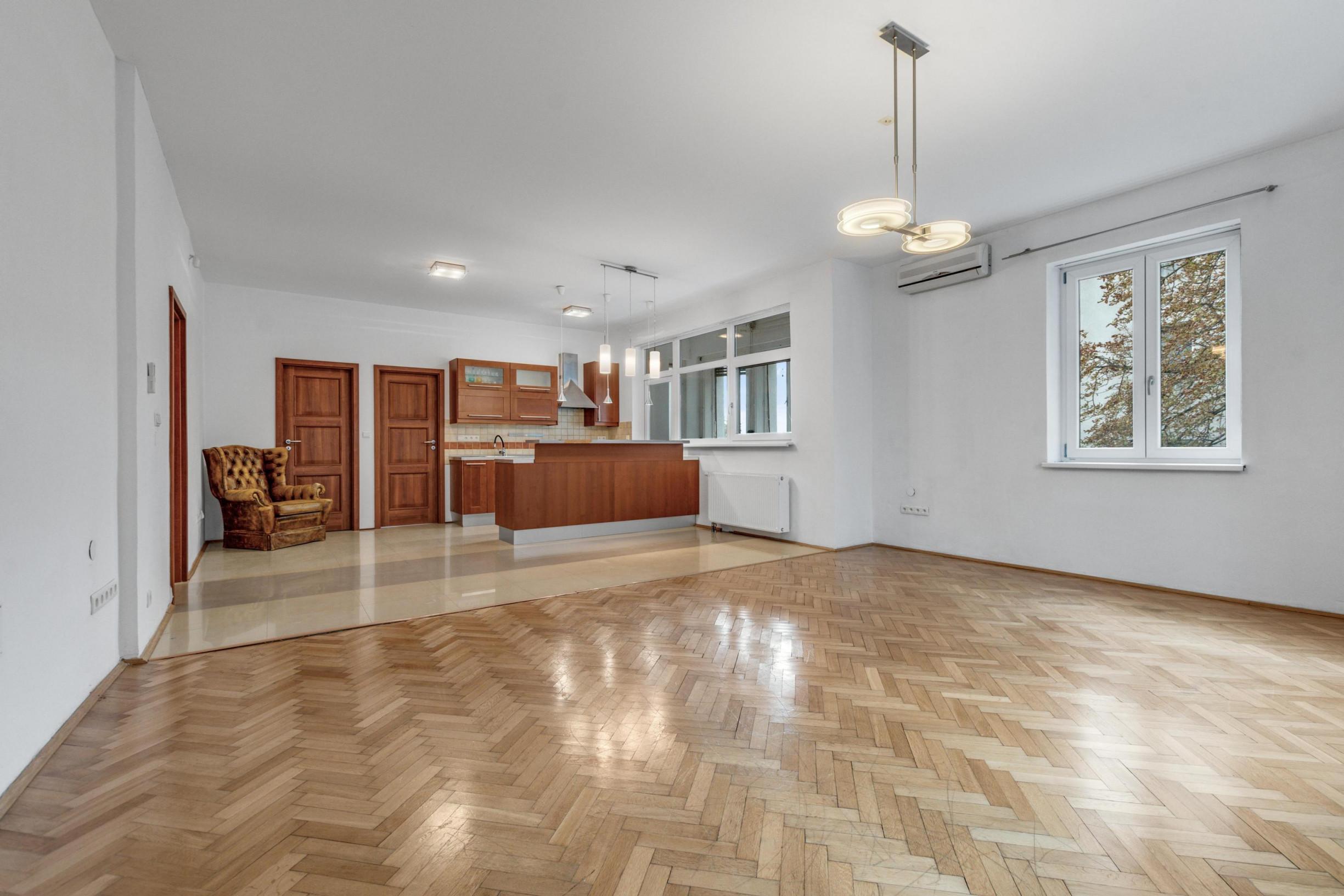 REZERVOVANÉ - Predávame priestranný 4-izbový byt v obľúbenej lokalite, Fraňa Kráľa/ Puškinova