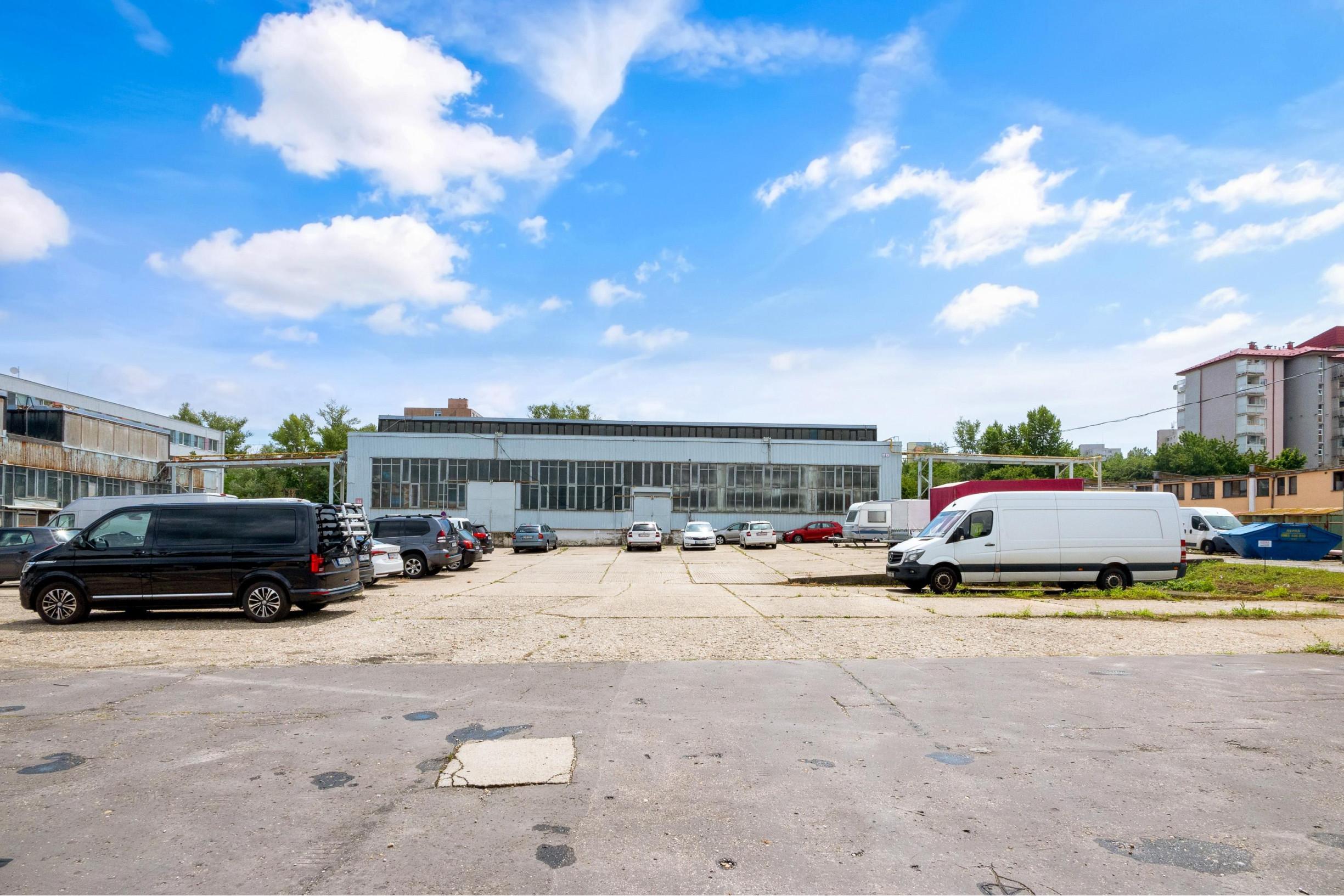 FRANK ZICHER – Prenajímame skladovacie priestory, voľné plochy na skladovanie alebo parkovanie, Agátova ulica – Dúbravka