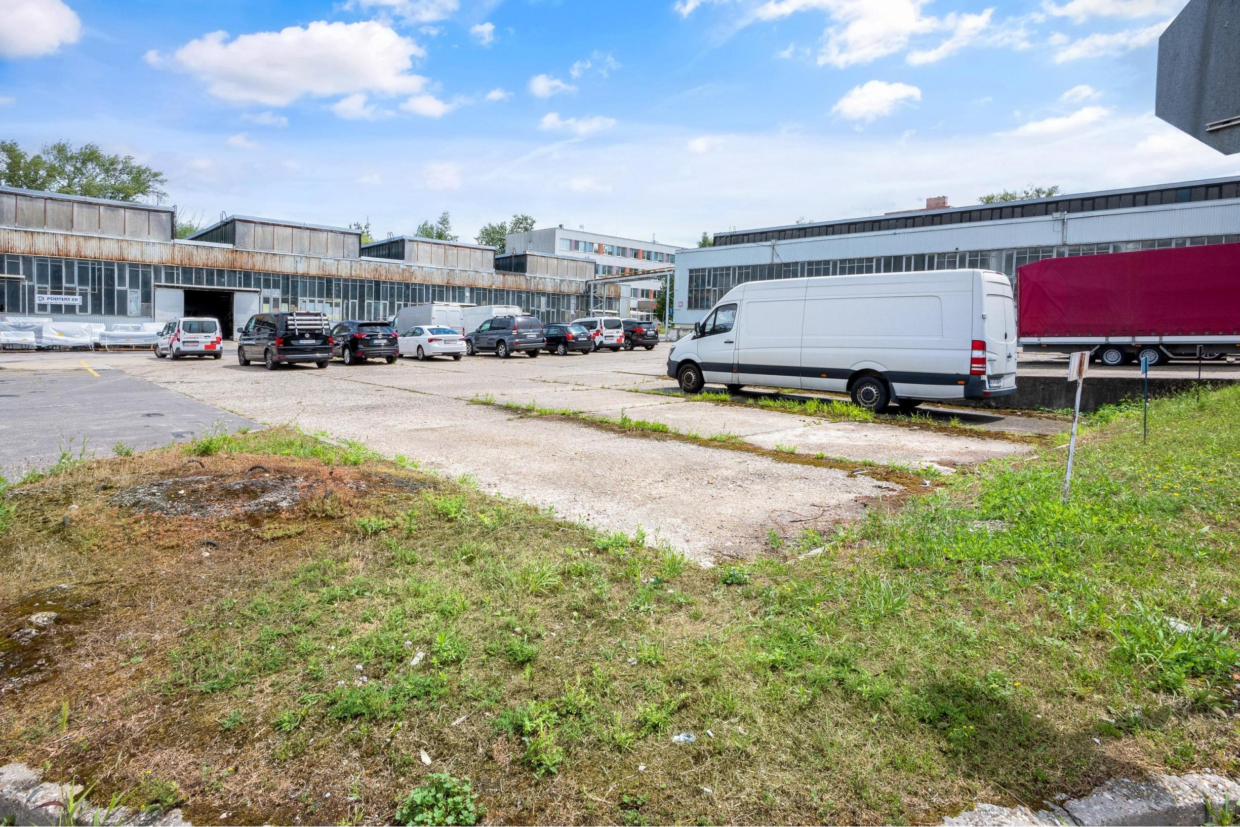 FRANK ZICHER – Prenajímame voľné plochy na parkovanie, skladovanie, skladovacie priestory, Agátova ulica – Dúbravka