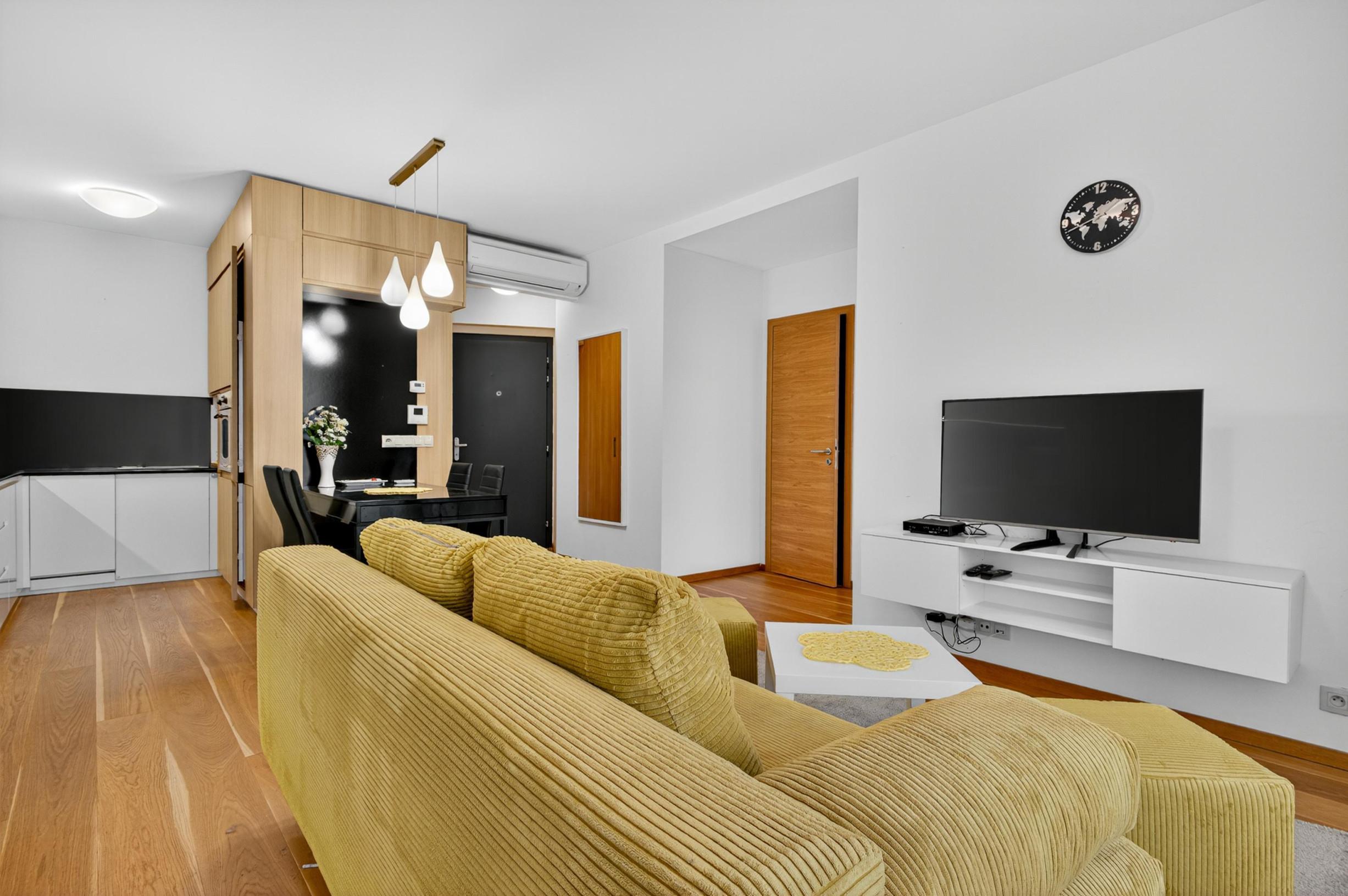 FRANK ZICHER - Prenajímame 2i byt s lodžiou a výhľadom na Staré Mesto v projekte PANORAMA CITY