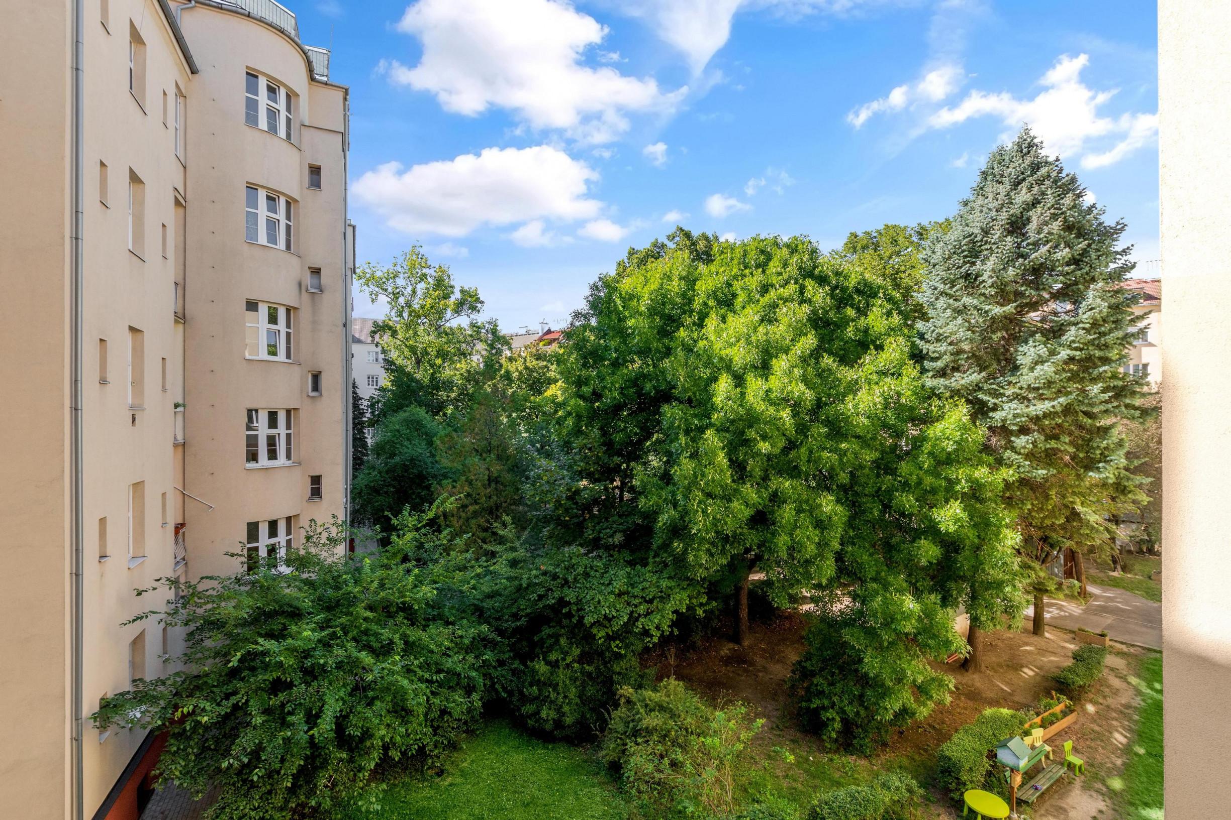 FRANK ZICHER – Predávame priestranný 4-izbový byt v obľúbenej lokalite so zeleným vnútroblokom