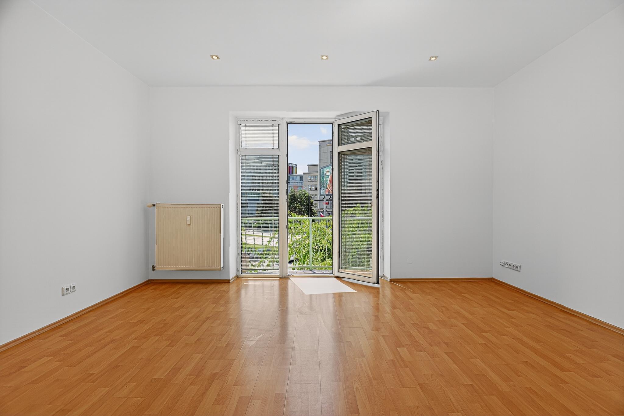 Predávame - Priestranný 3,5 izbový byt s balkónom pri Modrom kostolíku na Bezručovej ulici