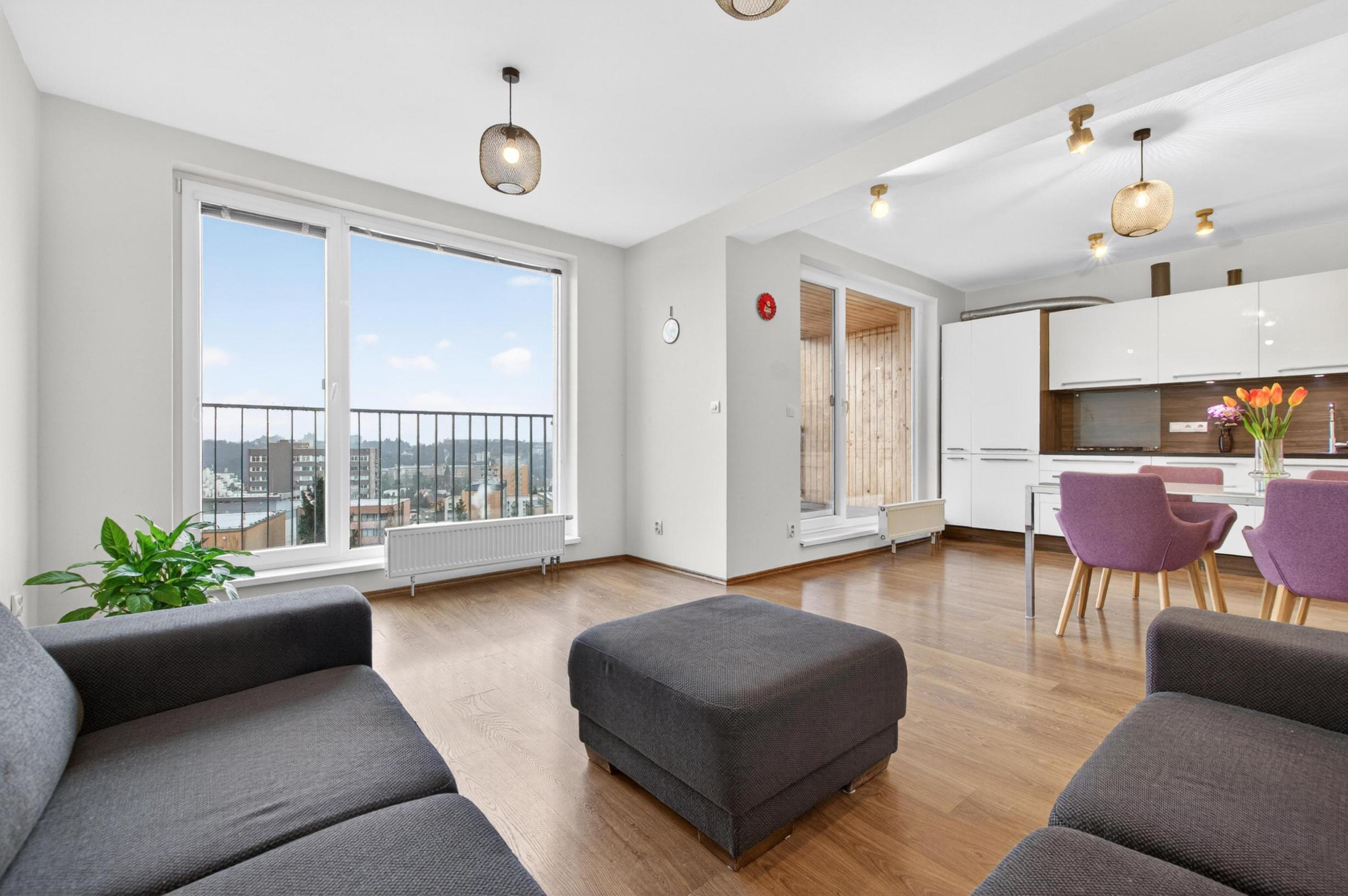 Predávame slnečný 3-izbový mezonet s výhľadom na Kramároch