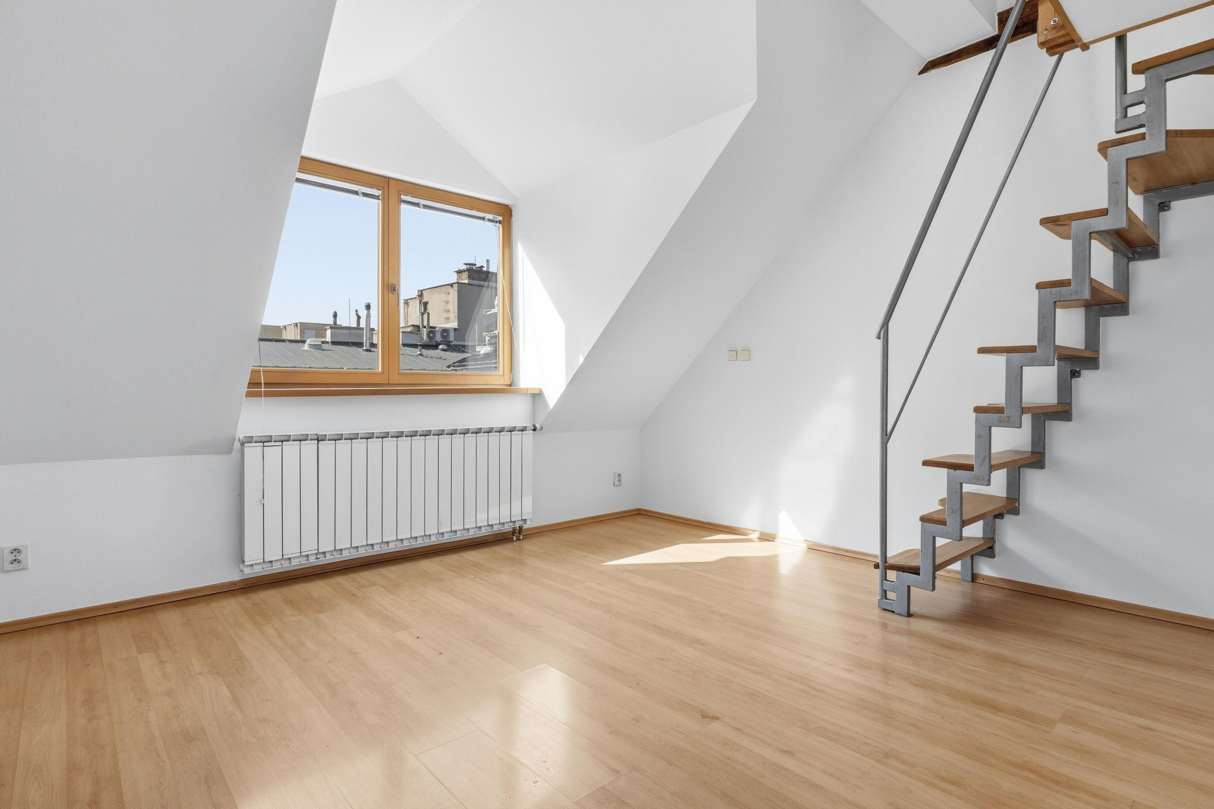 REZERVOVANÉ Predávame 2-izbový mezonetový byt v Starom Meste na ulici 29. augusta