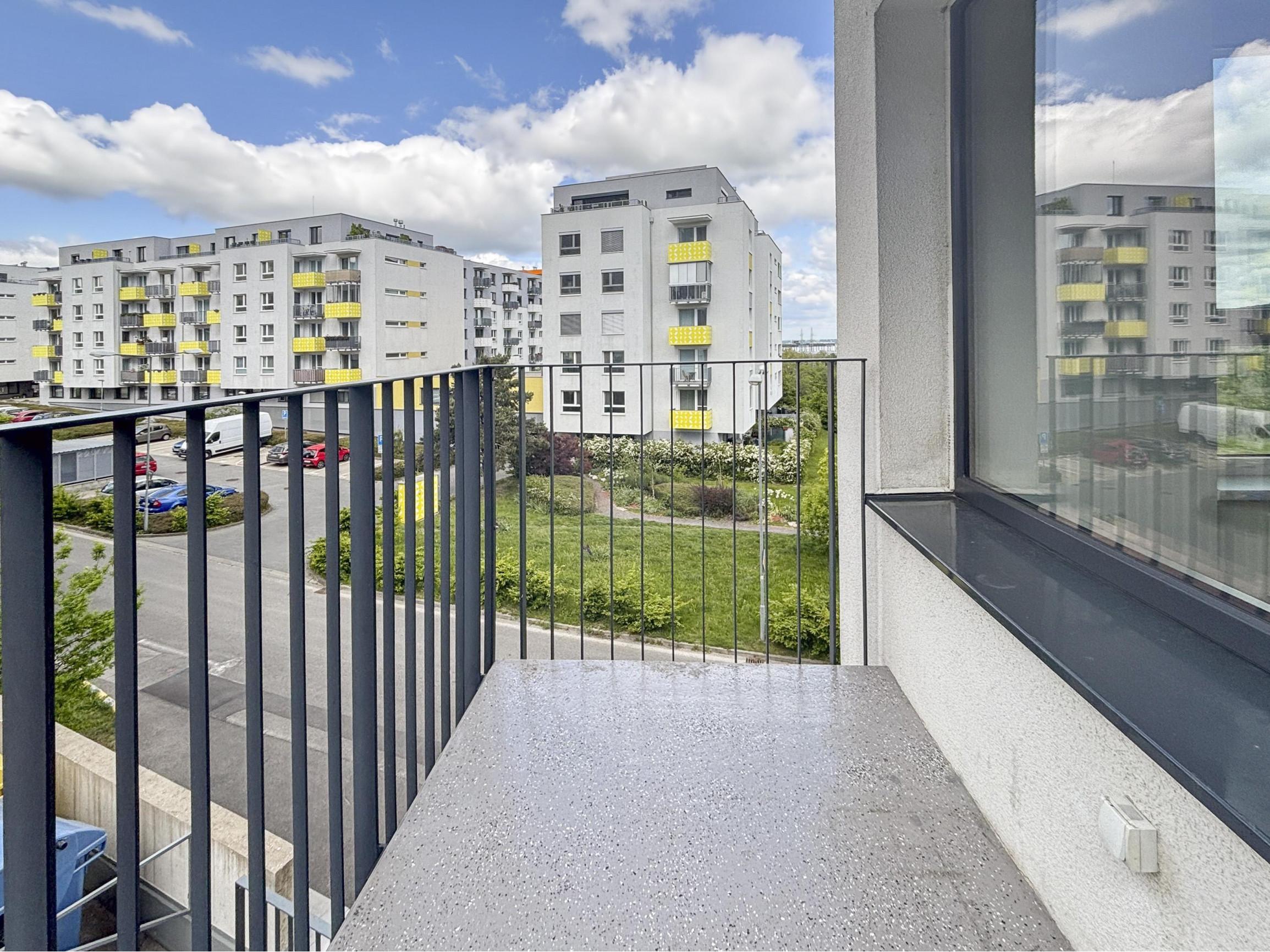 Prenajímame 3-izbový byt na ulici Pri Hrubej lúke s parkovacím miestom v garáži, domáci miláčikovia sú vítaní