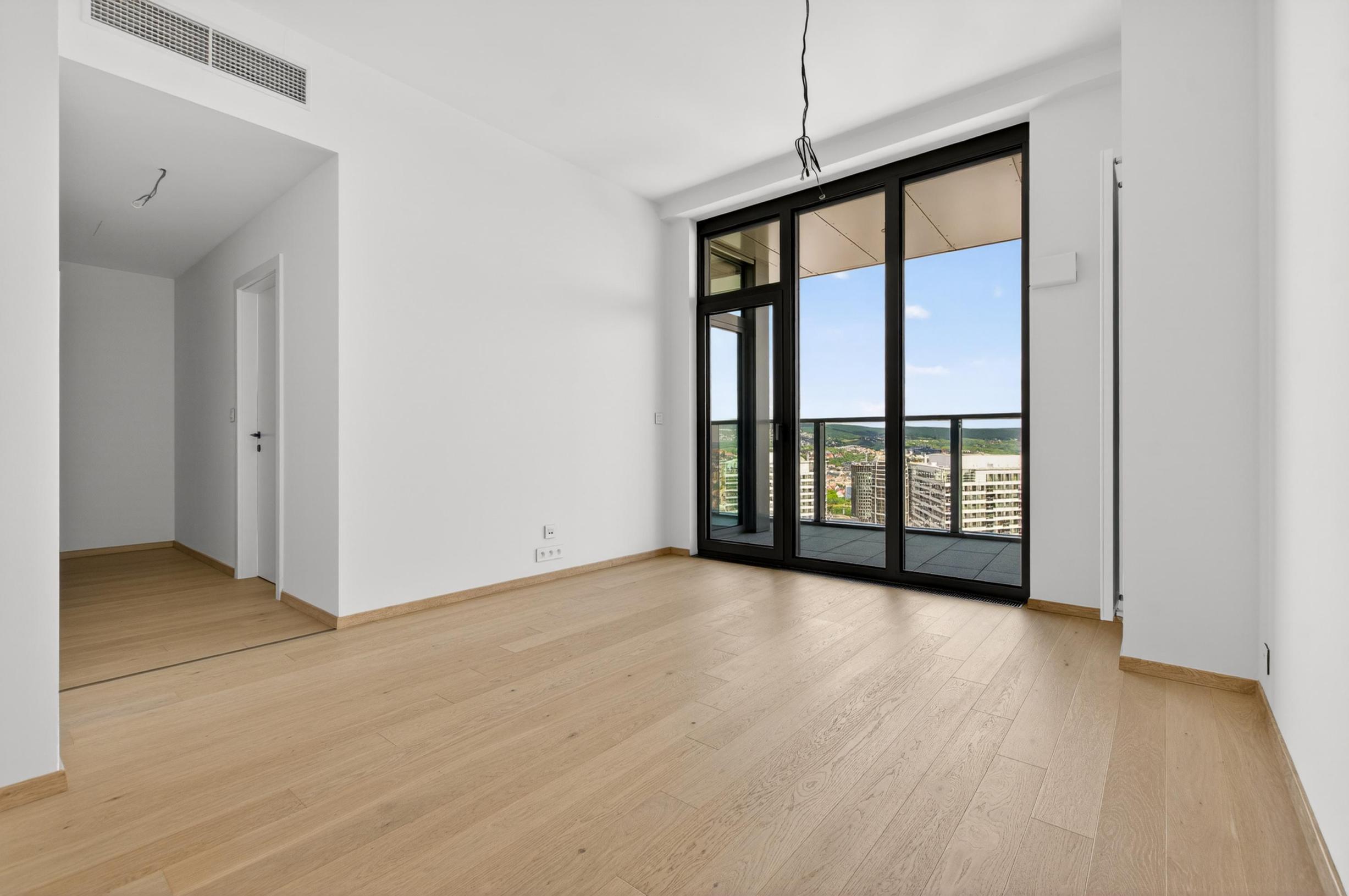 Predávame  2-izbový byt - ateliér na 35.poschodí s panoramatickým výhľadom v  EUROVEA TOWER