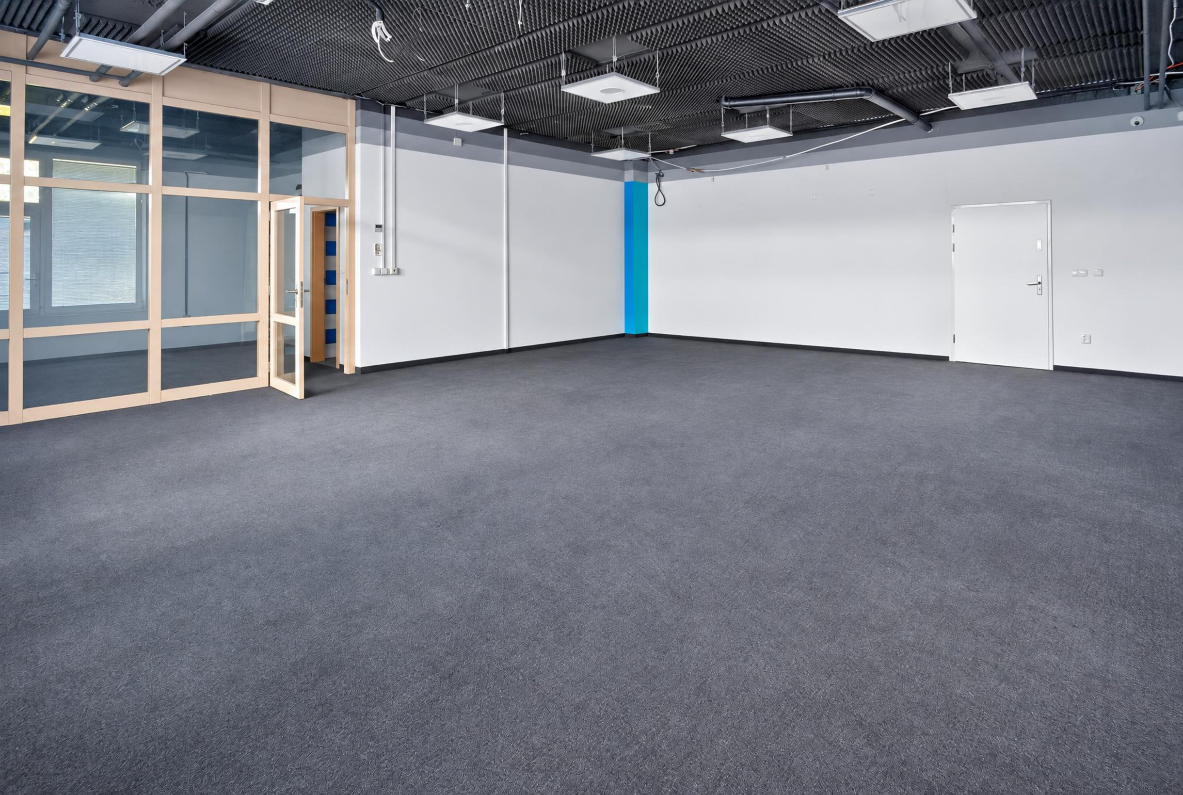Prenajímame nebytový priestor 93 m² s 3 parkovacími miestami pri nemocnici na Antolskej