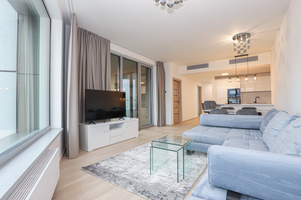 FRANK ZICHER - Prenajímame priestranný 3i byt 98 m² s výhľadom na hrad, SKY PARK VEŽA 2