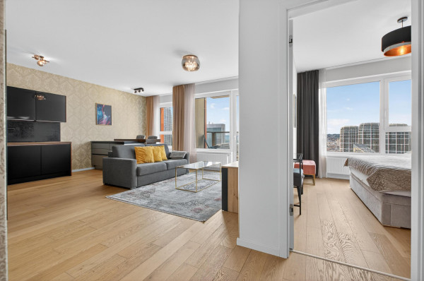 REZERVOVANÉ - Predávame nadštandardný 2. izbový byt v projekte Klingerka na 24. poschodí so západnou orientáciou a výhľadmi na hrad