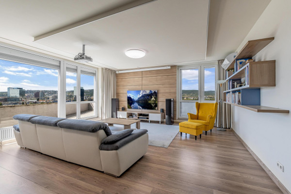 FRANK ZICHER – Predávame veľkometrážny 4.i byt s 2 terasami a výhľadmi na mesto aj Karpaty