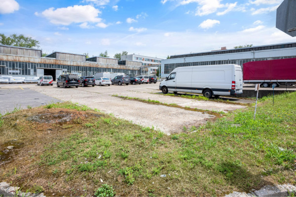 FRANK ZICHER – Prenajímame voľné plochy na parkovanie, skladovanie, skladovacie priestory, Agátova ulica – Dúbravka