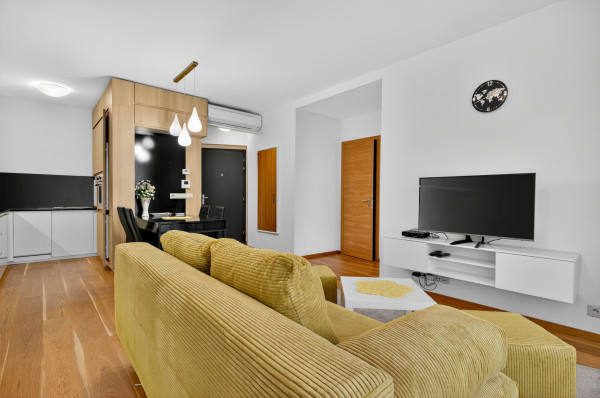 FRANK ZICHER - Prenajímame 2i byt s lodžiou a výhľadom na Staré Mesto v projekte PANORAMA CITY