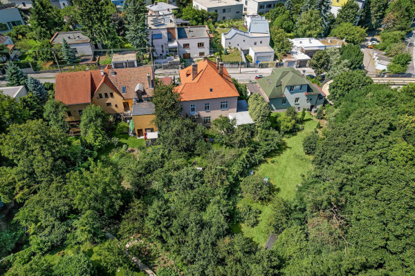 FRANK ZICHER - Predávame rodinný dom s velkým pozemkom 928m2 v Horskom parku, Gorazdova ulica