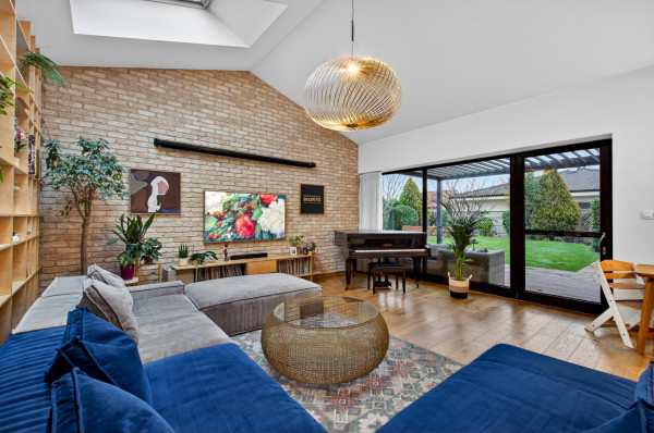 Predávame moderný  bungalov s bazénom v Rusovciach