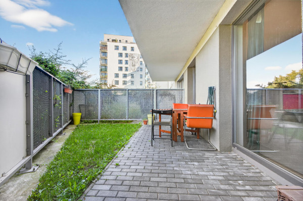 Prenajímame veľký 2 izbový byt so záhradkou (23 m2) a parkovacím státím v Dúbravke