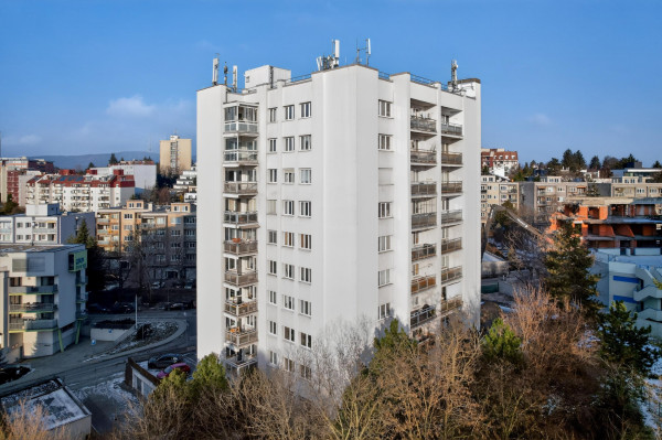 Predávame priestranný 3-izbový byt v atraktívnej lokalite pri Horskom parku