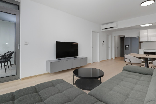 Prenajímame moderný 2i byt – EUROVEA TOWERS, výhľad na Dunaj