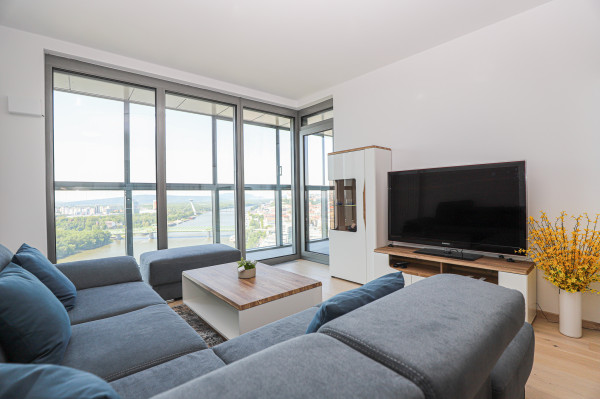 Prenajímame moderný 2i byt s výhľadom na Dunaj - EUROVEA TOWERS