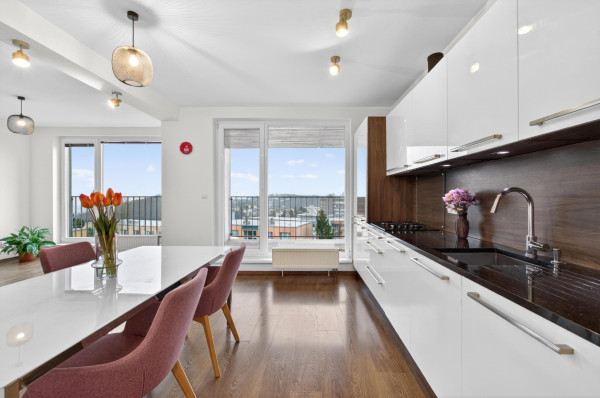 Predávame slnečný 3-izbový mezonet s výhľadom na Kramároch