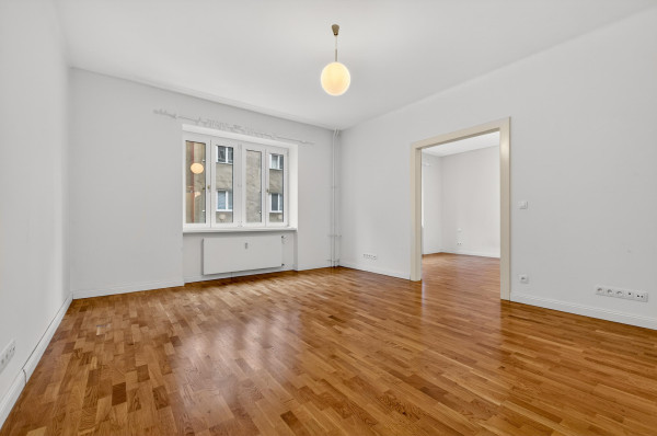 REZERVOVANÉ - Predávame rekonštruovaný 3-izbový byt s lodžiou v obľúbenej lokalite Starého mesta, Belopotockého ul.