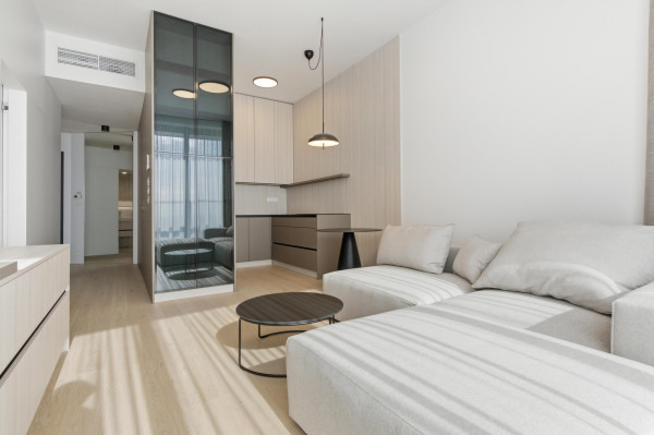 Prenajímame dizajnový 2-izbový byt na 35.poschodí v EUROVEA TOWER