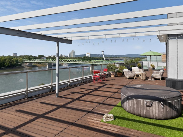Prenajímame exkluzívny 4-izbový penthouse s panoramatickou terasou v Eurovea I