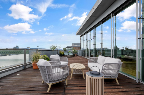 Prenajímame exkluzívny 4-izbový penthouse s panoramatickou terasou v Eurovea I