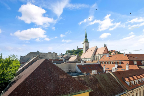 Predávame 3-izbový byt (117 m²)  pri Hviezdoslavovom námestí na Strakovej ulici